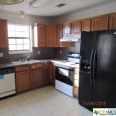 304 Texas St, Copperas Cove, TX 76522 - photo 4