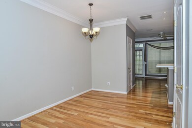 1722 Kingsgate Ct, Alexandria, VA 22302 - photo 7