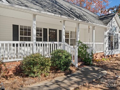 922 Clover Park Dr, Clover, SC 29710 - photo 4