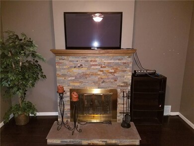 Gas fireplace with mantel