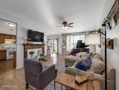 2364 Georgetown Cir unit 52, Aurora, IL 60503 - photo 2