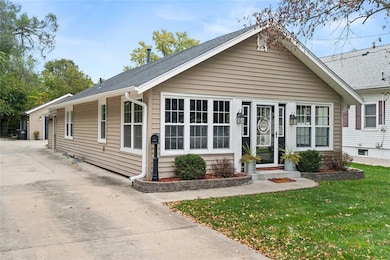 1207 Emma Ave, Des Moines, IA 50315 - photo 2