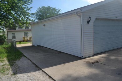 1251 16th Ave SW, Cedar Rapids, IA 52404 - photo 3