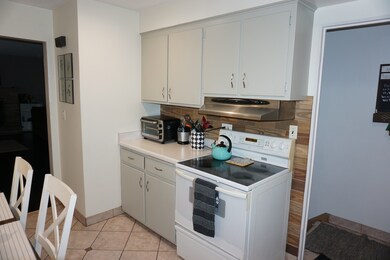 339 N Mcaree Rd, Waukegan, IL 60085 - photo 3