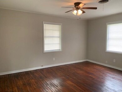 202 S Hill St, Alvin, TX 77511 - photo 5