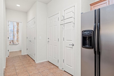 2725 Hyde Park Dr, Grand Prairie, TX 75050 - photo 6