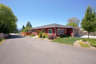 1011 NE Hefley St, Grants Pass, OR 97526 - photo 3