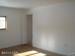 268 E Ridge St, Coaldale, PA 18218 - photo 5