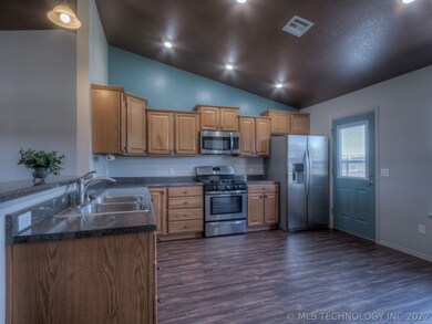 209 W Fairlane Place, Sapulpa, OK 74066 - photo 6