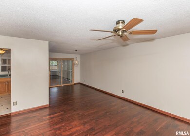 5716 Oakbrook Rd, Davenport, IA 52806 - photo 7