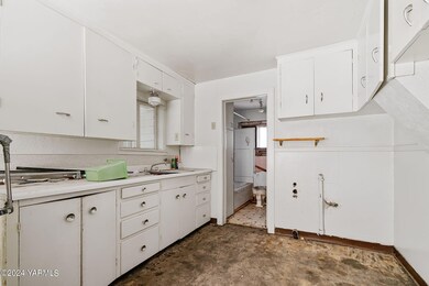 810 S 6th Ave-4
