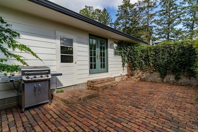 302 6th St, Grundy Center, IA 50638 - photo 5