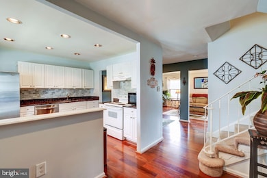 9229 Sand Creek Ct, Burke, VA 22015 - photo 3