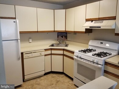 Radnor House unit 204, Bryn Mawr, PA 19010 - photo 6