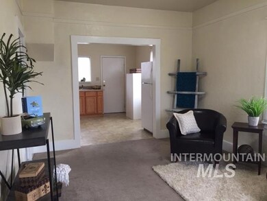 911 E Sheridan Ave, Nampa, ID 83686 - photo 2