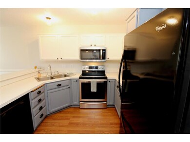 463 Aqua Cir - Kitchen