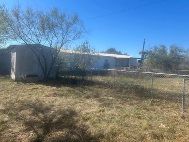 809 W Llano St, Llano, TX 78643 - photo 6