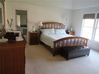 190 Fieldstone Ln, Saunderstown, RI 02874 - photo 4