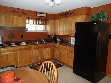 Nice sized and efficient eat in kitchen!