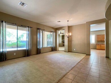 livingroom toward kitchen & familyroom2