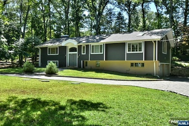 Spacious semi circle driveway