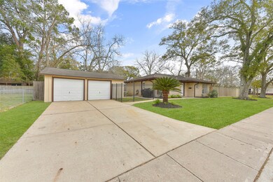 115 S 8th St, Alvin, TX 77511 - photo 2