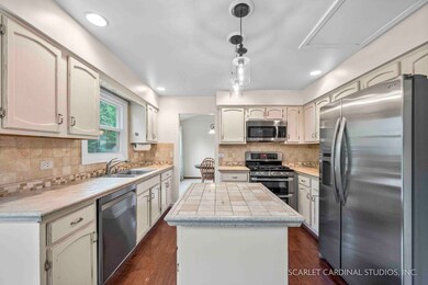 1249 Ardmore Dr, Naperville, IL 60540 - photo 2