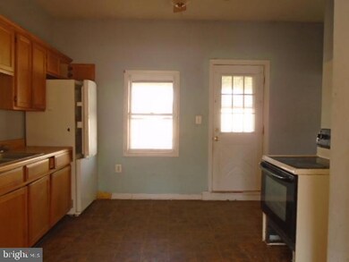 812 Clover Ave, Essex, MD 21221 - photo 7