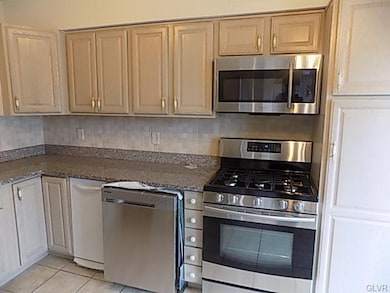 1532 Creekside Rd, Whitehall, PA 18052 - photo 4