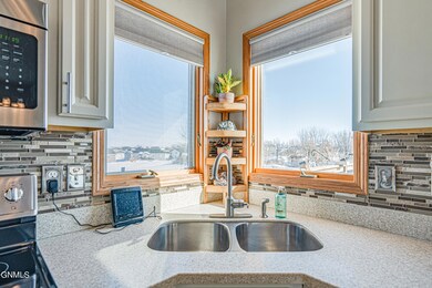 6310 Stonewood Way, Bismarck, ND 58504