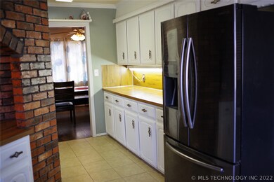 LOTS OF CABINETS AND COUNTER SPACE