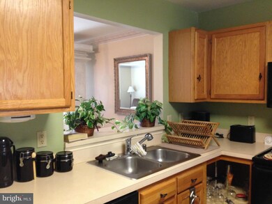 4129 Applegate Ct, Suitland, MD 20746 - photo 2