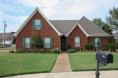 1301 CROSS CREEK DR E