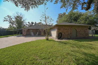 369 Somerset Ct, Alvin, TX 77511 - photo 2
