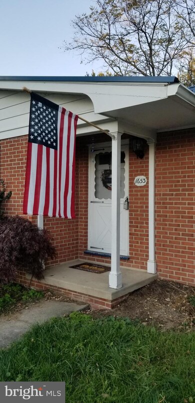 1653 Blakewood Dr, Chambersburg, PA 17201 - photo 2