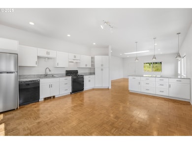 2689 Cupola Dr, Eugene, OR 97403 - photo 4