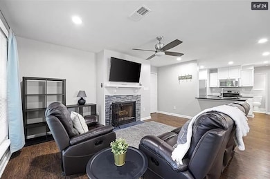 Living room with ceiling fan, recessed lighting, d