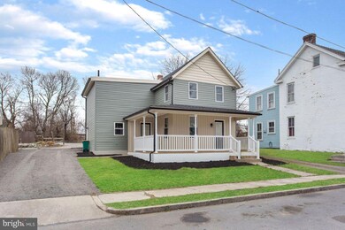 422 S 3rd St, Chambersburg, PA 17201 - photo 3