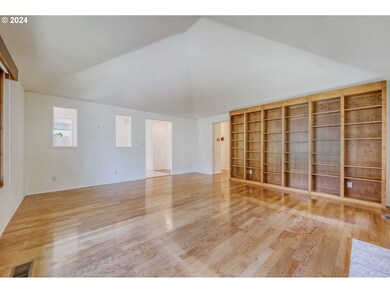 Living Room-Vaulted Ceilings