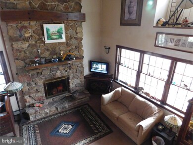 6 E Railroad Ave, New Ringgold, PA 17960 - photo 3