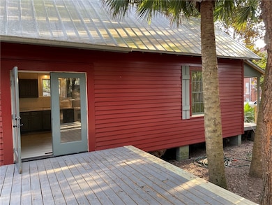 Side deck entrance to kitchen