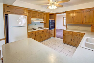 5143 Edgewater Dr, Sheffield Lake, OH 44054 - photo 4