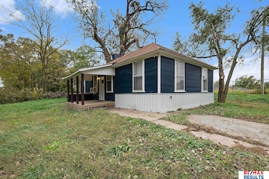 902 Louie Ln, Yutan, NE 68073 - photo 2