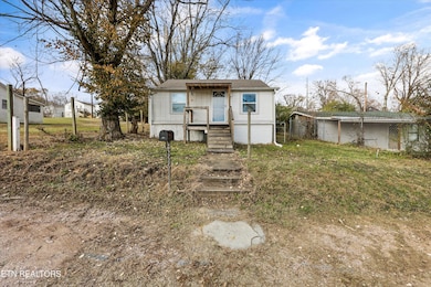 917 W Emerald Ave, Knoxville, TN 37921 - photo 3