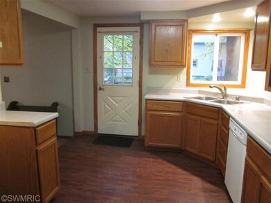 201 S Hooker Ave, Three Rivers, MI 49093 - photo 2