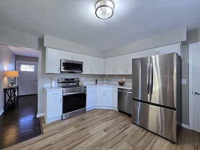 419 Peters Dr, Waukesha, WI 53188 - photo 2