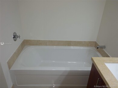 Master bath tub