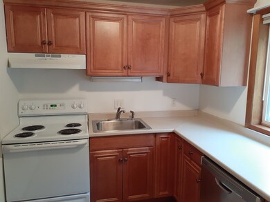 54 Lionel Ave unit C, Waltham, MA 02452 - photo 3