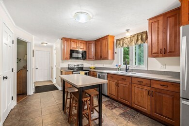 23 Waucantuck Dr, Uxbridge, MA 01569 - photo 4