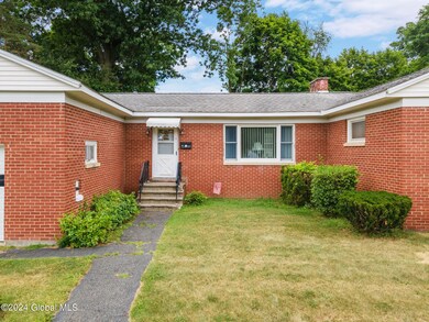 32 Blakely Ct, Troy, NY 12180 - photo 2